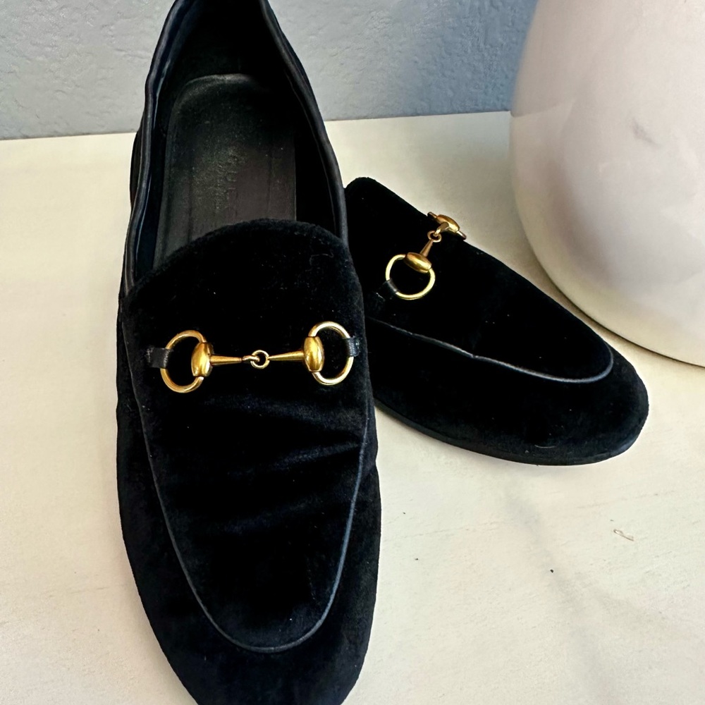 Beautiful Gucci Black Velvet Loafers Horsebit Flats Size EU 39 U.S. Size 8.5